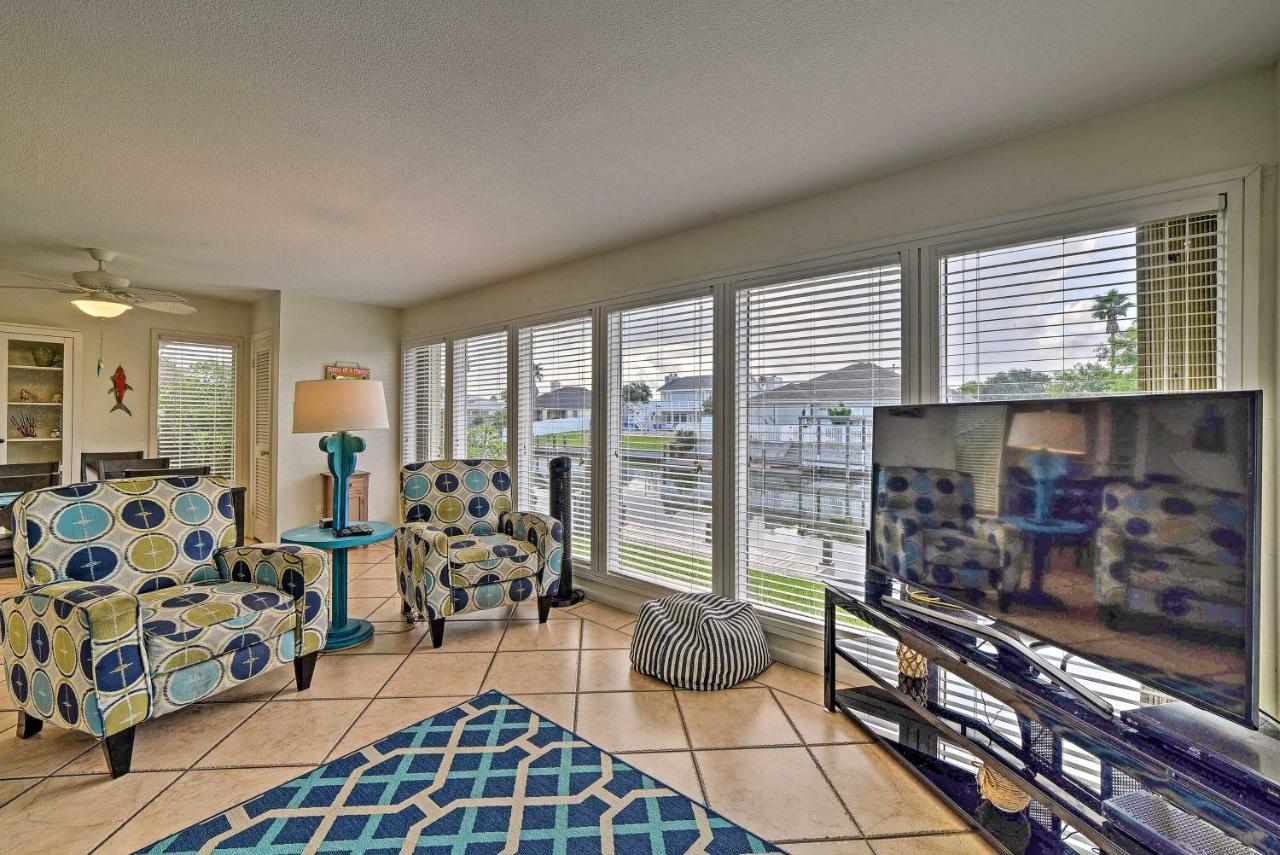 Breezy Corpus Christi Condo With Deck And Fishing Dock Exterior photo