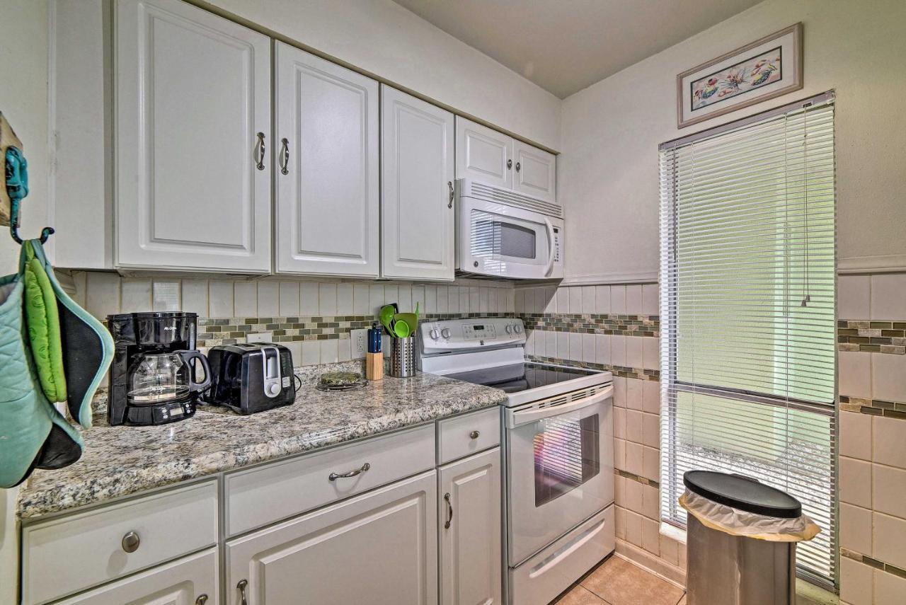 Breezy Corpus Christi Condo With Deck And Fishing Dock Exterior photo