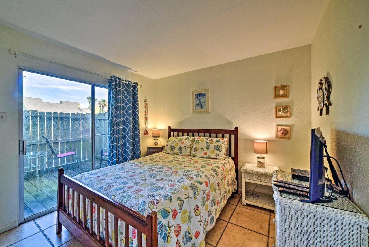 Breezy Corpus Christi Condo With Deck And Fishing Dock Exterior photo