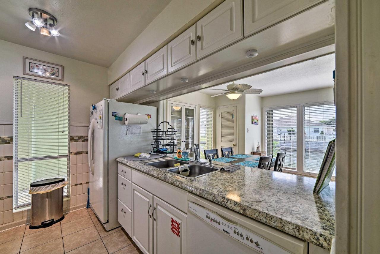 Breezy Corpus Christi Condo With Deck And Fishing Dock Exterior photo