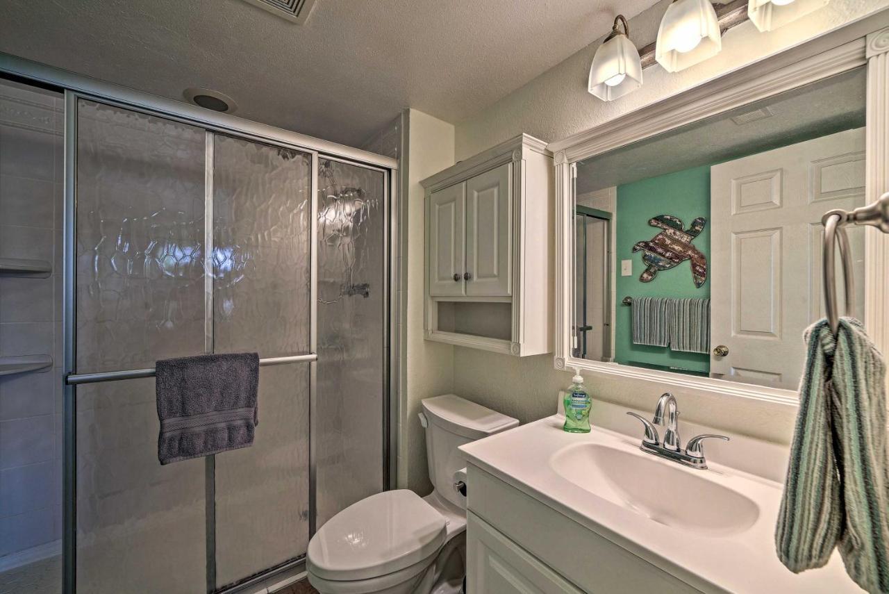 Breezy Corpus Christi Condo With Deck And Fishing Dock Exterior photo