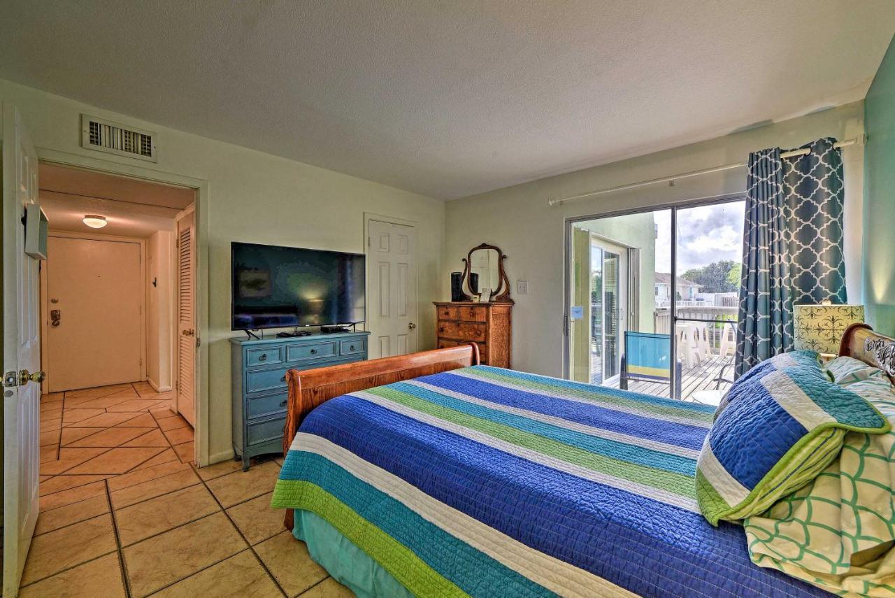 Breezy Corpus Christi Condo With Deck And Fishing Dock Exterior photo