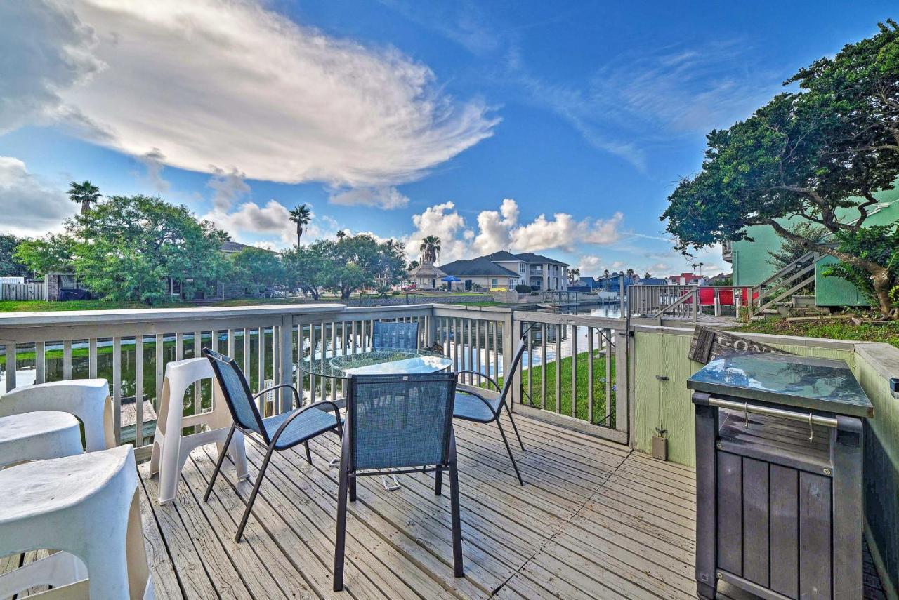 Breezy Corpus Christi Condo With Deck And Fishing Dock Exterior photo